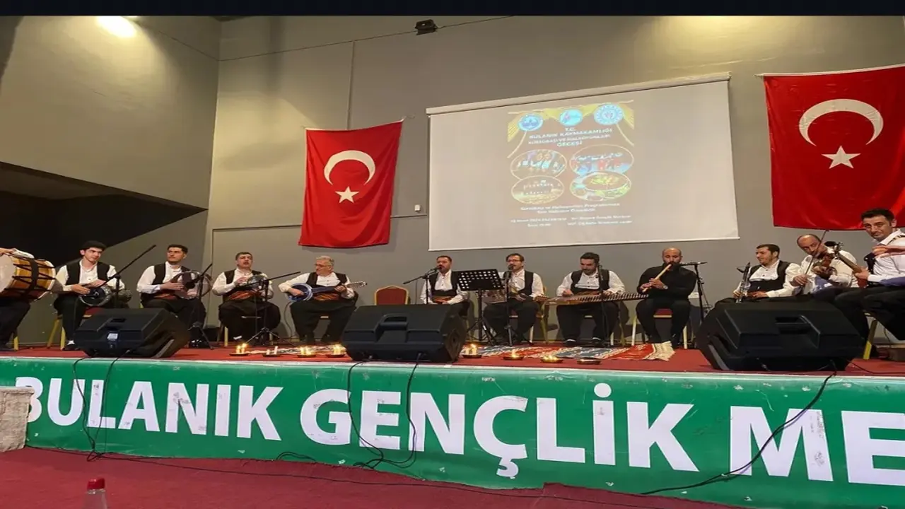 Elazığ Kürsübaşı Ekibi Muş’ta Harput Musikisi Rüzgarı Estirdi